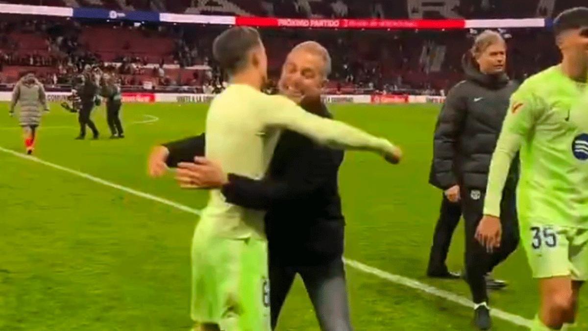 El bonito abrazo entre Flick y Gavi tras la remontada en el Metropolitano