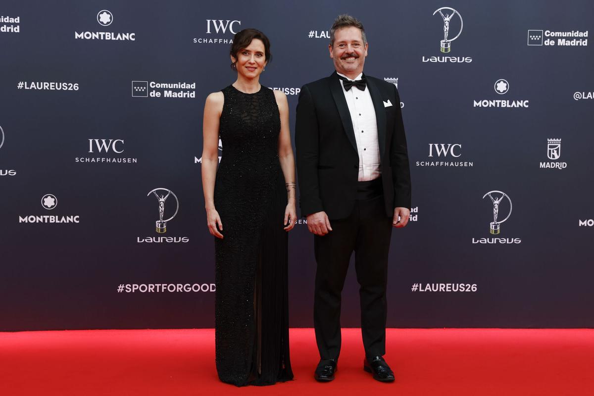 La presidenta de la Comunidad de Madrid, Isabel Díaz Ayuso, y el Consejero de Cultura, Turismo y Deportes de la Comunidad de Madrid, Mariano de Paco, posan este lunes durante la gala de los premios Laureus World Sport 2026, los galardones más prestigiosos del deporte internacional, celebrada en el Palacio de Cibeles, Madrid