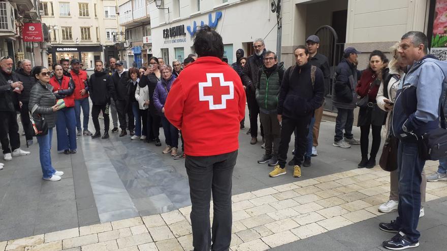 Jornada de Cruz Roja y Cáritas con personas sin hogar y refugiadas para que conozcan Elche