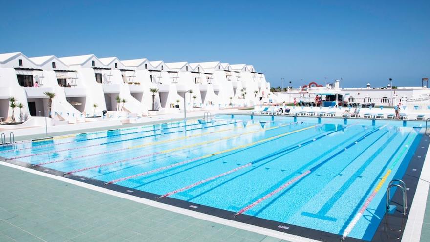 Una de las piscinas del Hotel Sands Beach Resort, en Costa Teguise.