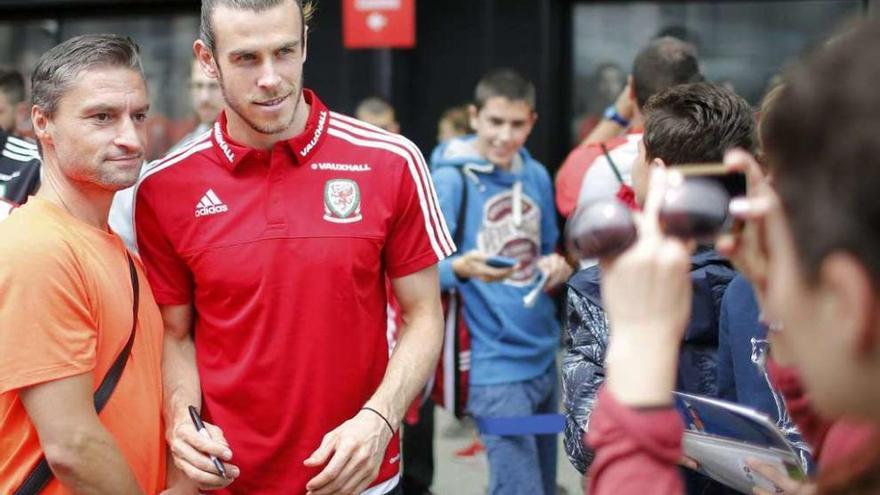 Bale, después de la conferencia de prensa de ayer.