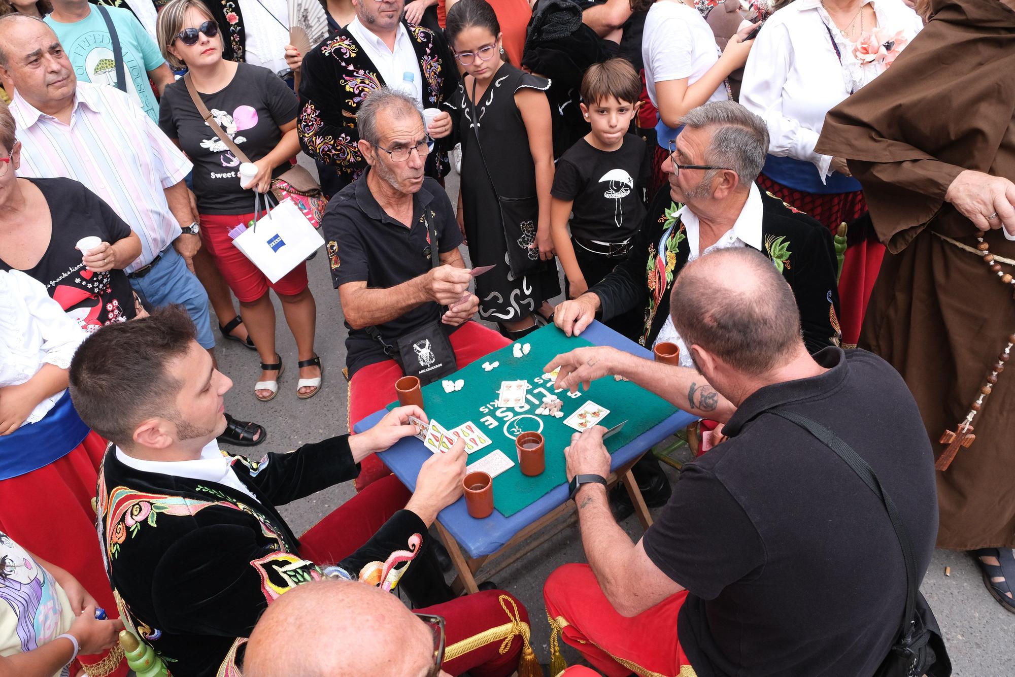 Así ha sido el tradicional Contrabando de la comparsa de Andaluces en los Moros y Cristianos de Villena