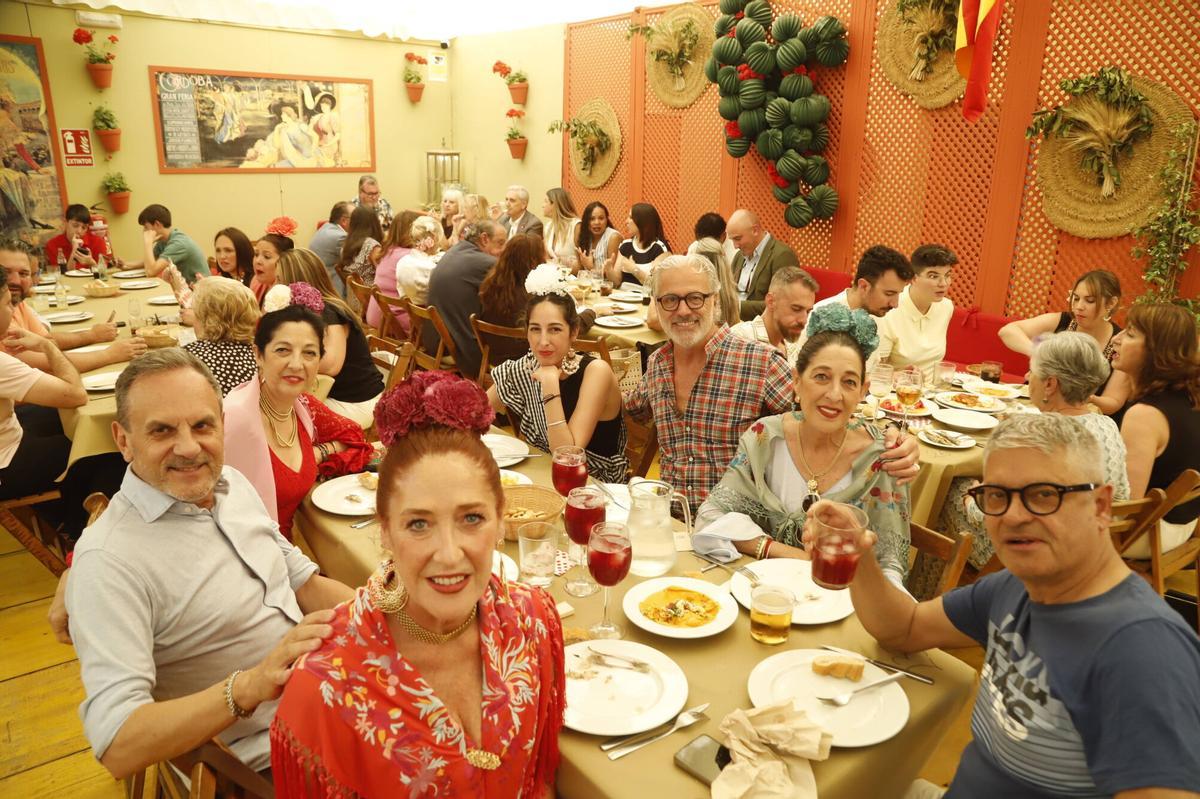 Meses de trabajo artesanal para vestir los recintos sin perder la esencia de la tradición