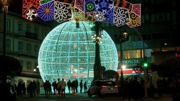 Vigo sube su apuesta: 11 millones de luces led en Navidad - Levante-EMV