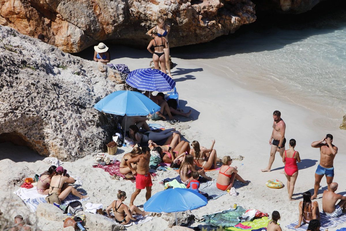 Im Caló des Moro gibt es nur wenig Liegefläche.