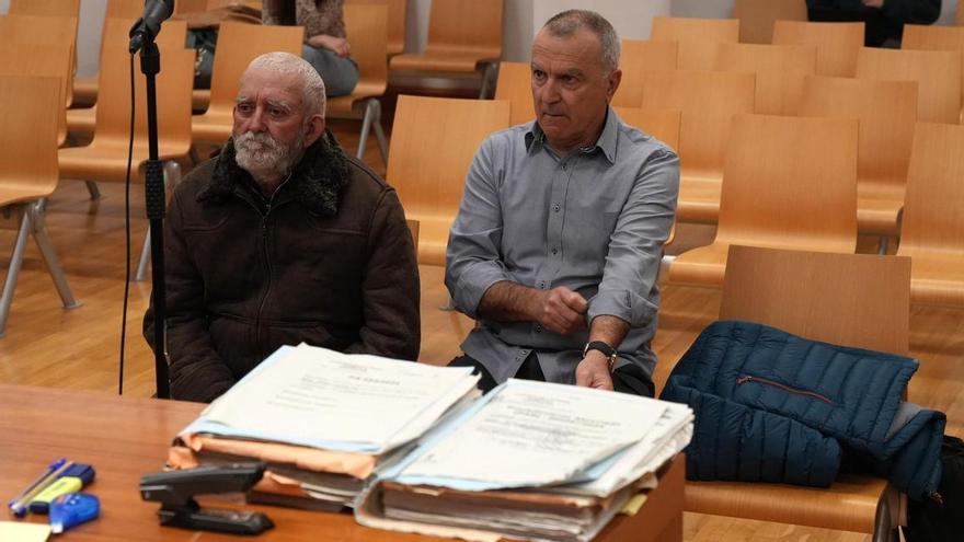 Vídeo: Entrada de los acusados por el caso de los burros del Desert de les Palmes al juicio