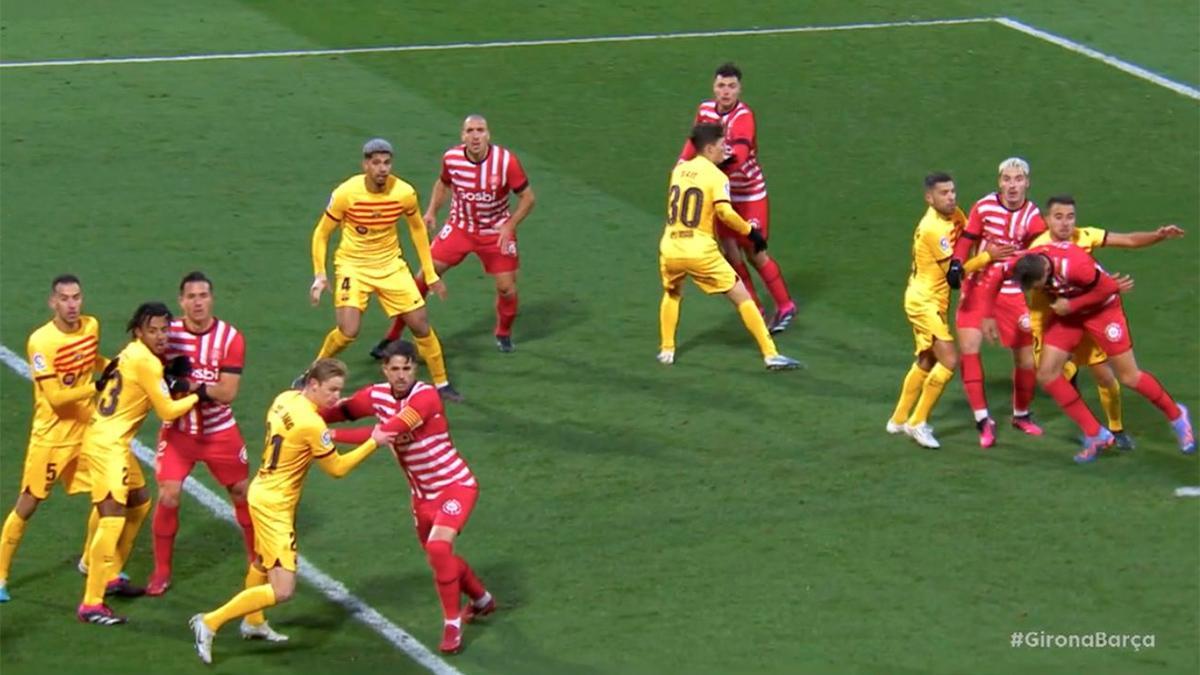 Girona - FC Barcelona | El posible penalti de Eric García sobre Stuani