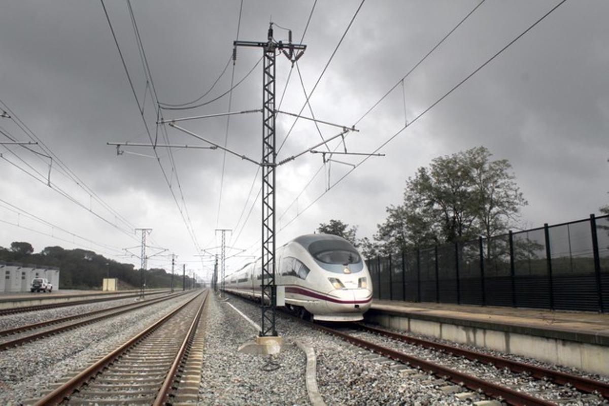 El AVE, en una foto de archivo