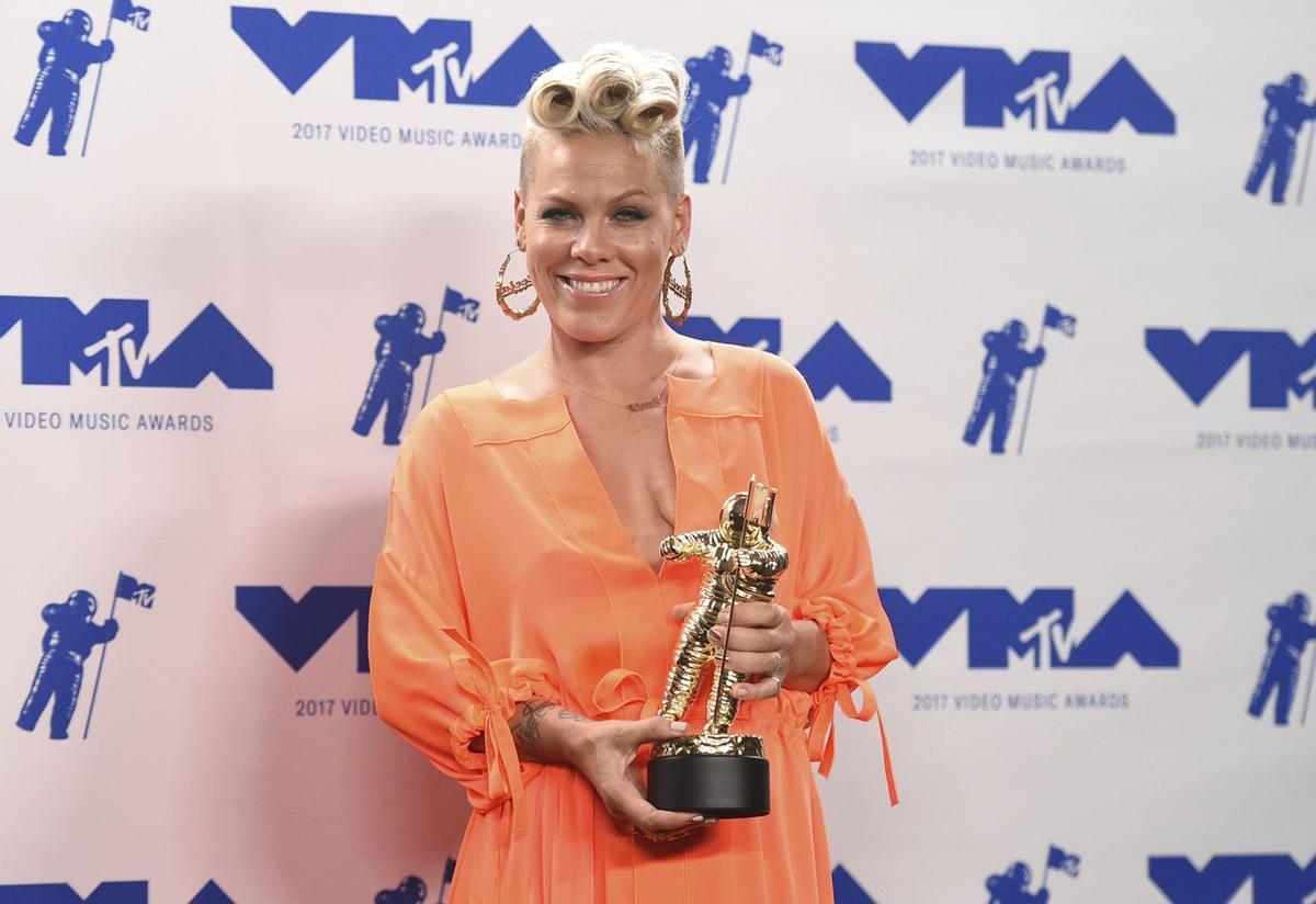 El look de Pink en los MTV Video Music Awards 2017