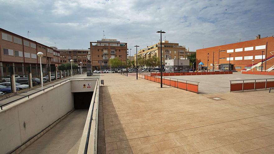 Plaza donde tuvo que intervenir la policía. | TORTAJADA