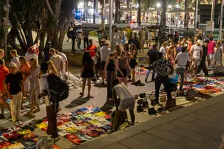 Operativo conjunto policial contra el ‘top manta’ en el puerto de Alicante