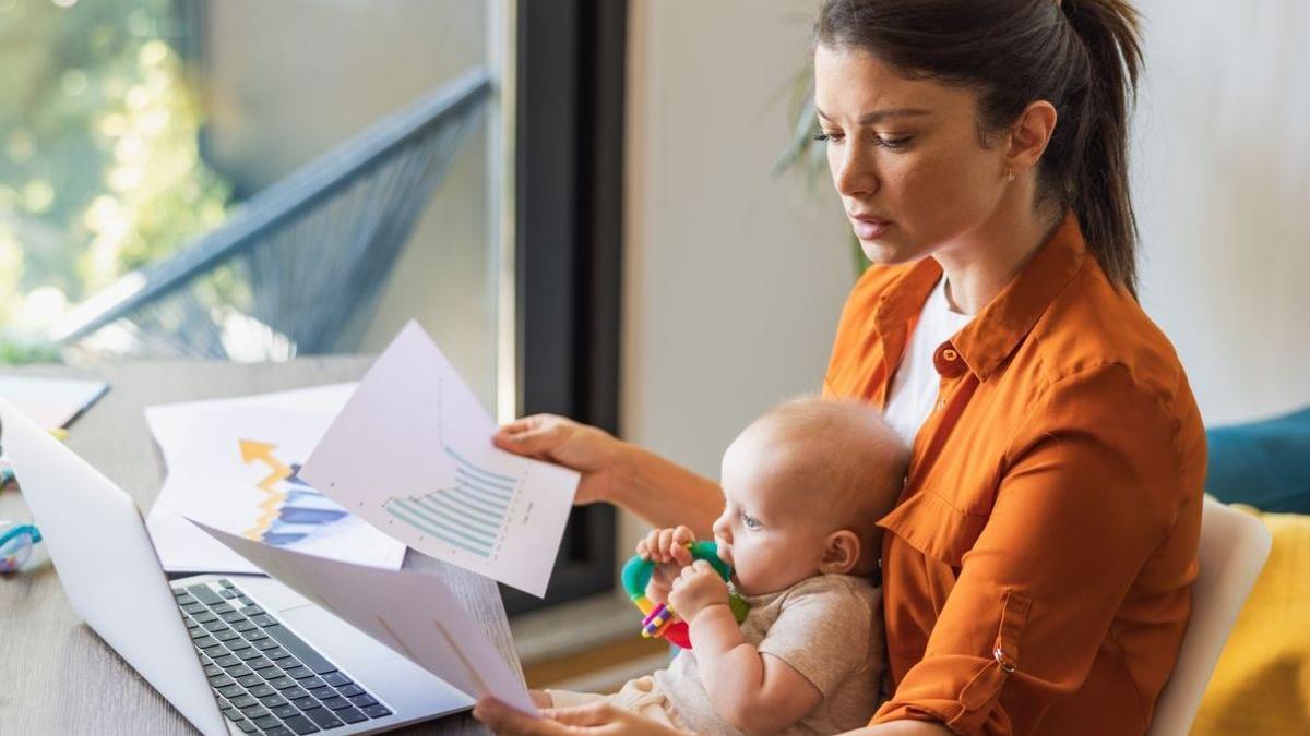 Buenas noticias de Hacienda para las madres trabajadoras: te devuelve ...