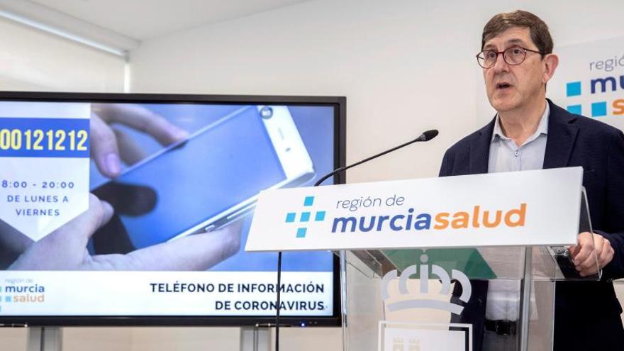 El consejero de salud de la comunidad de Murcia Manuel Villegas, durante la rueda de prensa.