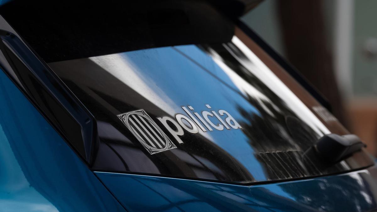 Los Mossos buscan a cinco hombres vestidos de policías por llevarse a un individuo de un coche en la AP-7 en el Vallès