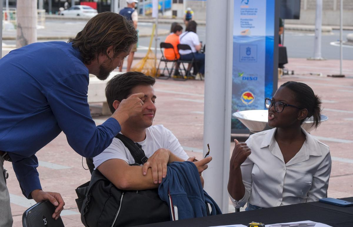 La ULPGC convierte el entorno del Poema del Mar en una gran feria científica al aire libre