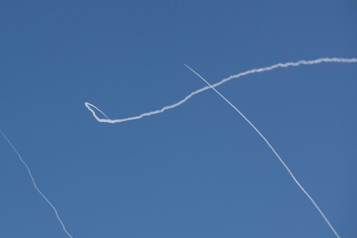 Imagen de archivo de misiles iraníes sobre Israel