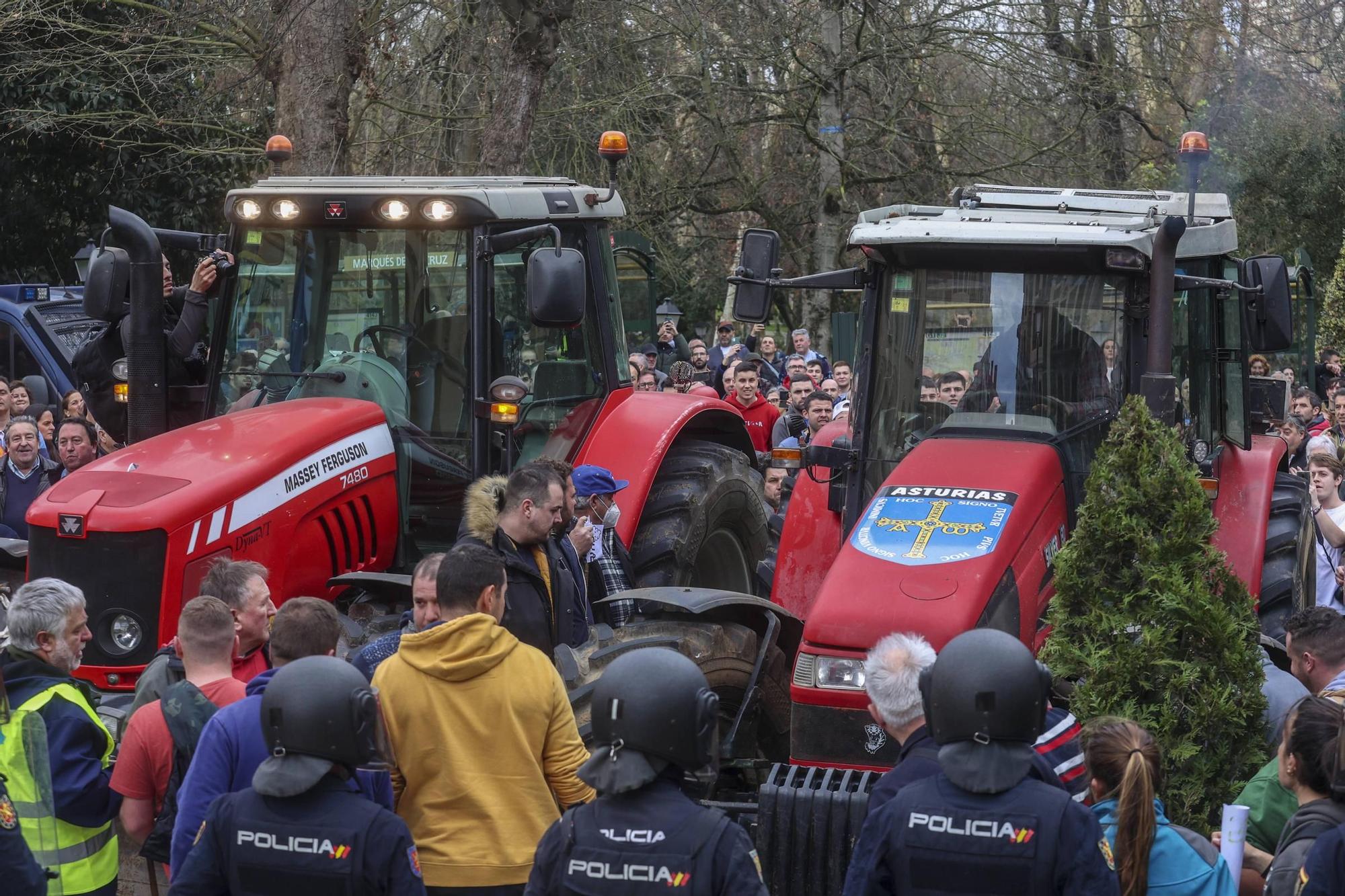 Así fue la protesta agrícola y ganadera convocada en Oviedo