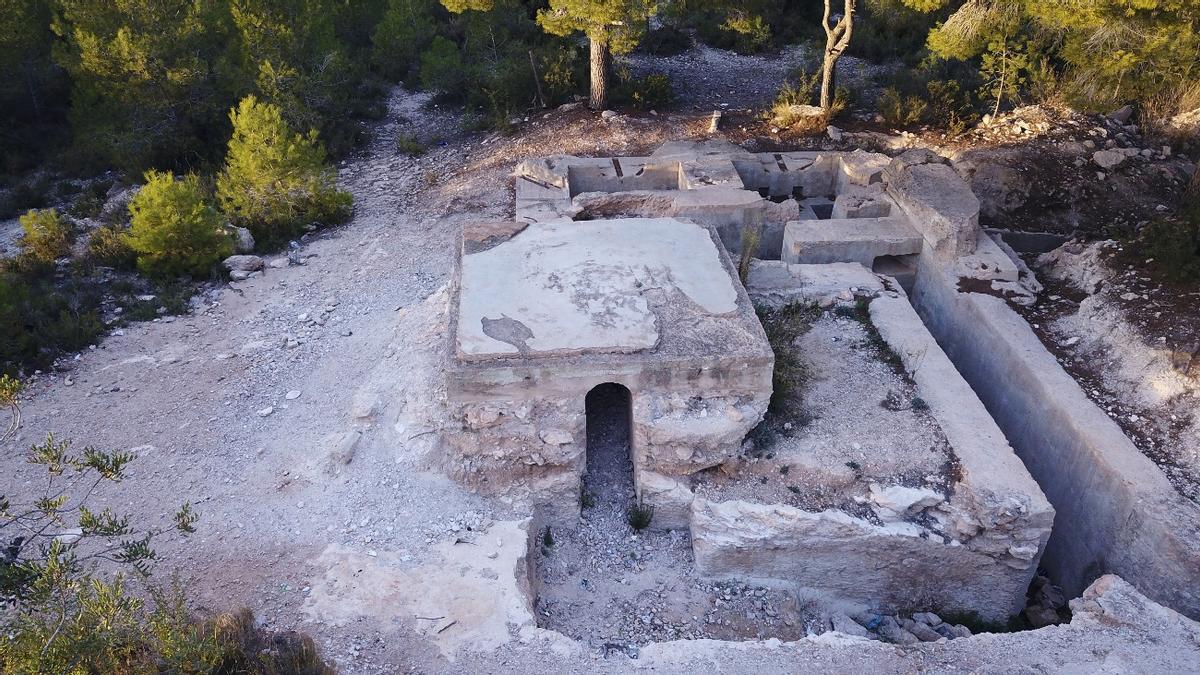 Fortín de doble cámara y refugio que servía de punto de resistencia durante la Guerra Civil, en San Antonio de Benagéber