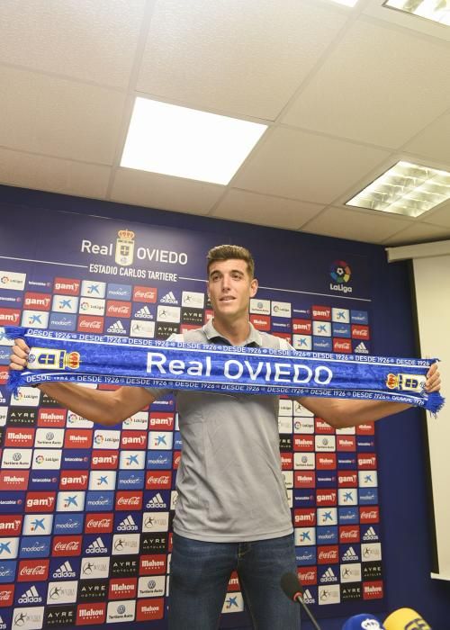 Presentación de Javi Fernández con el Real Oviedo