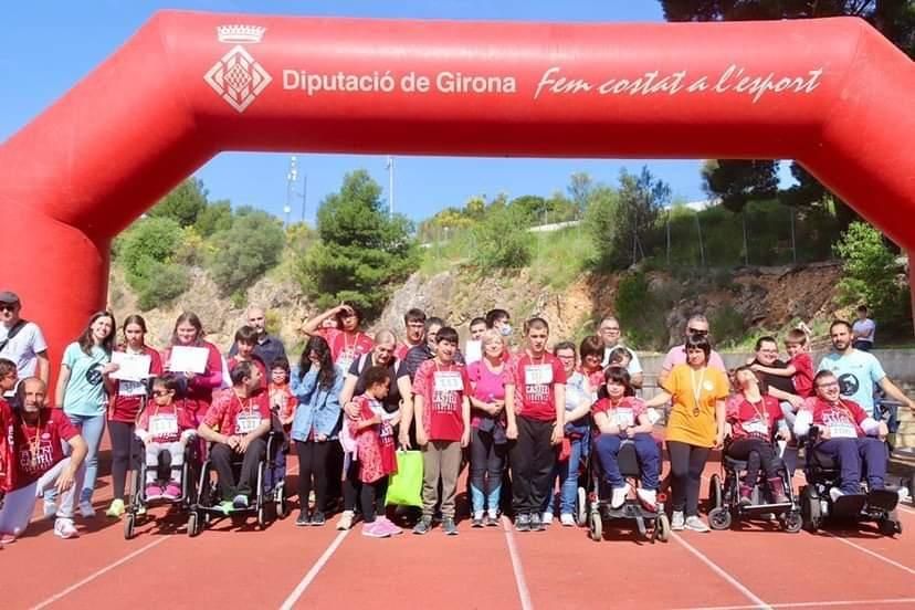 La primera cursa adaptada de la Run Castell triomfa amb èxit de participants