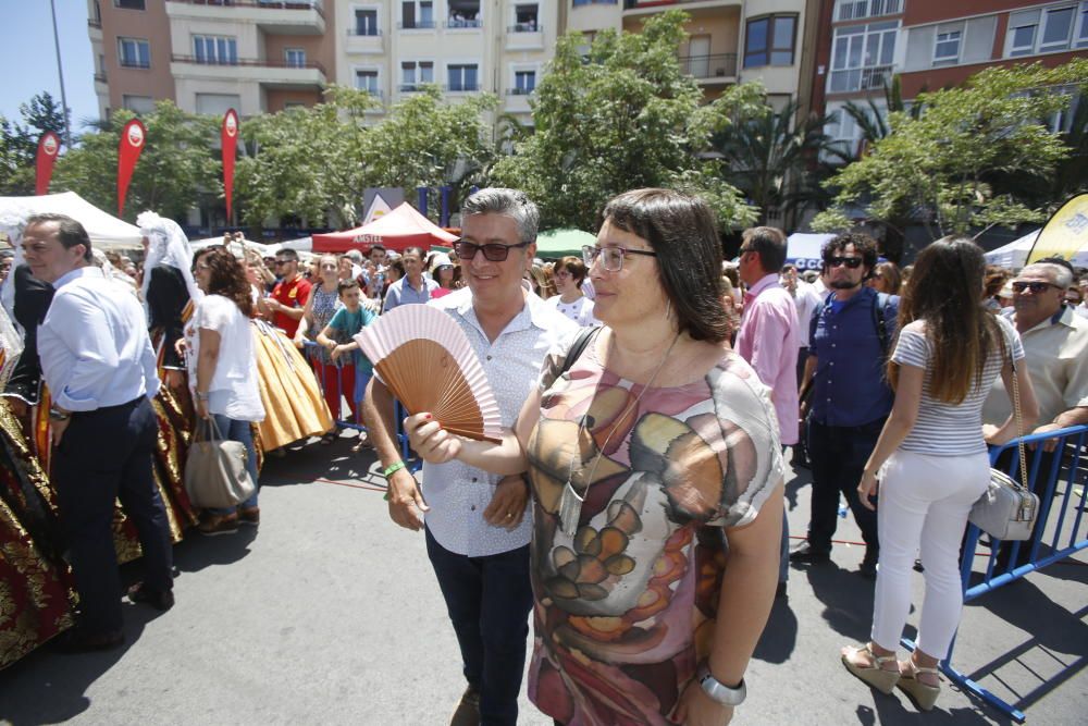 La mascletà de la pirotecnia valenciana Fuegos Artificiales del Mediterráneo hace retumbar la emblemática plaza con un disparo compacto con un potente final terrestre y aéreo