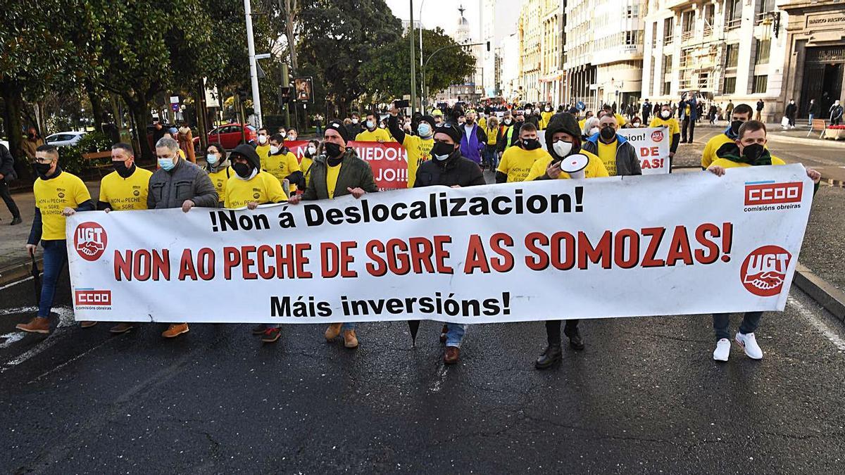 Trabajadores de la planta de Siemens Gamesa de As Somozas en una protesta en A Coruña. |   // CARLOS PARDELLAS