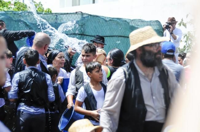 Traida Infantil del Agua de Lomo Magullo 2016