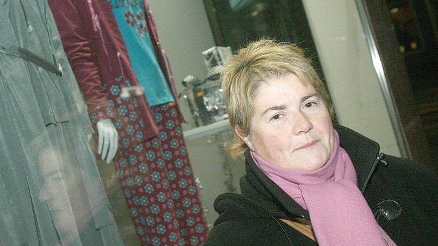 María José Nogueira, ante un escaparate. / rafa estévez