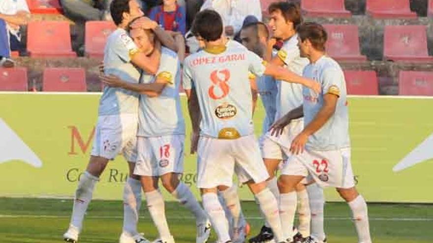 Los jugadores del Celta celebran un gol en el último partido de Liga, ante el Huesca, en el estadio de El Alcoraz. // LOF