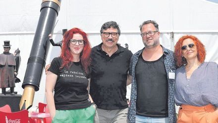 Por la izquierda, Bibiana Candia, Carlos Bardem, Marcelo Guerrieri y Marta Prieto, ganadores de los galardones en la Semana Negra de Gijón.