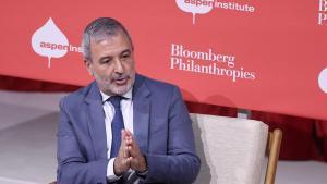 Collboni presumeix en un fòrum d’alcaldes d’haver frenat el preu del lloguer i de posar 10.000 habitatges a disposició a Barcelona