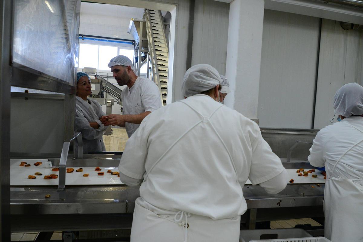 Visita a las instalaciones de Pescados Marcelino, una empresa con más de medio siglo de historia en el puerto de Aldán Visita a las instalaciones de Pescados Marcelino, una empresa con más de medio siglo de historia en el puerto de Aldán