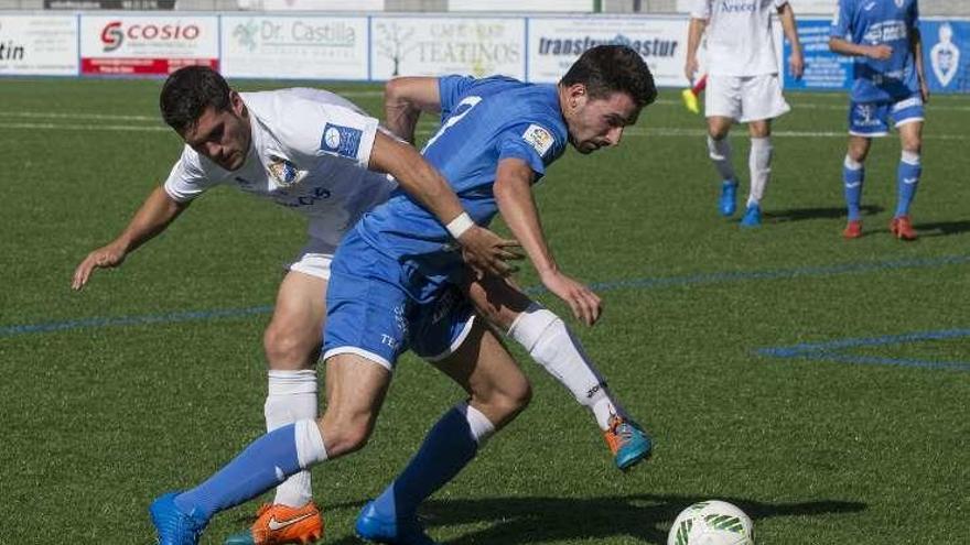 Una acción del Covadonga-Mosconia disputado ayer.