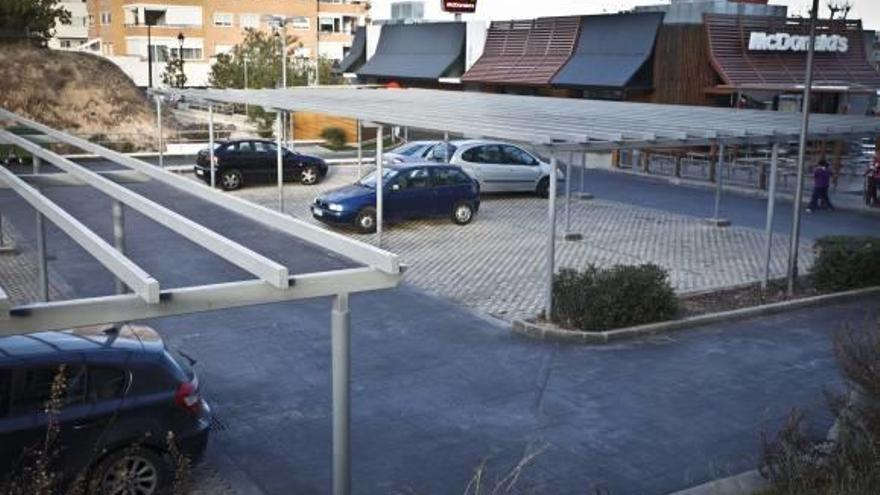 El TSJ declara ilegal el parking de McDonalds por ser una zona verde