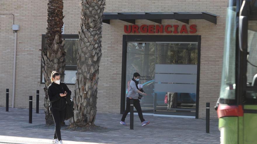 Una joven se cuela en el Hospital de Elche para emitir un vídeo en directo por redes sociales