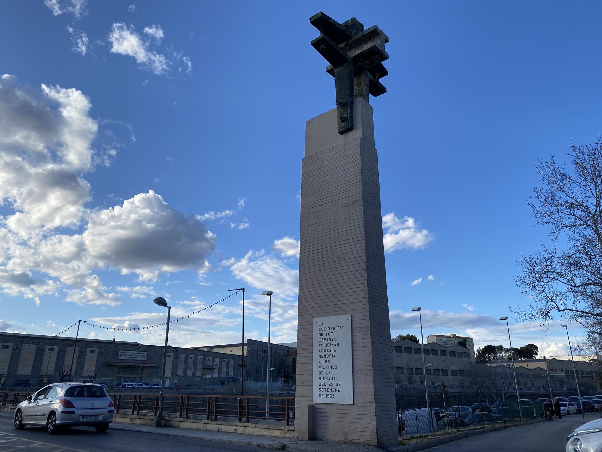 Monumento conmemorativo junto a la Riera de Rubí dedicado a las víctimas