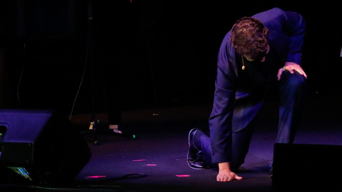 El actor Javi Veiga durante la presentación de la gala.