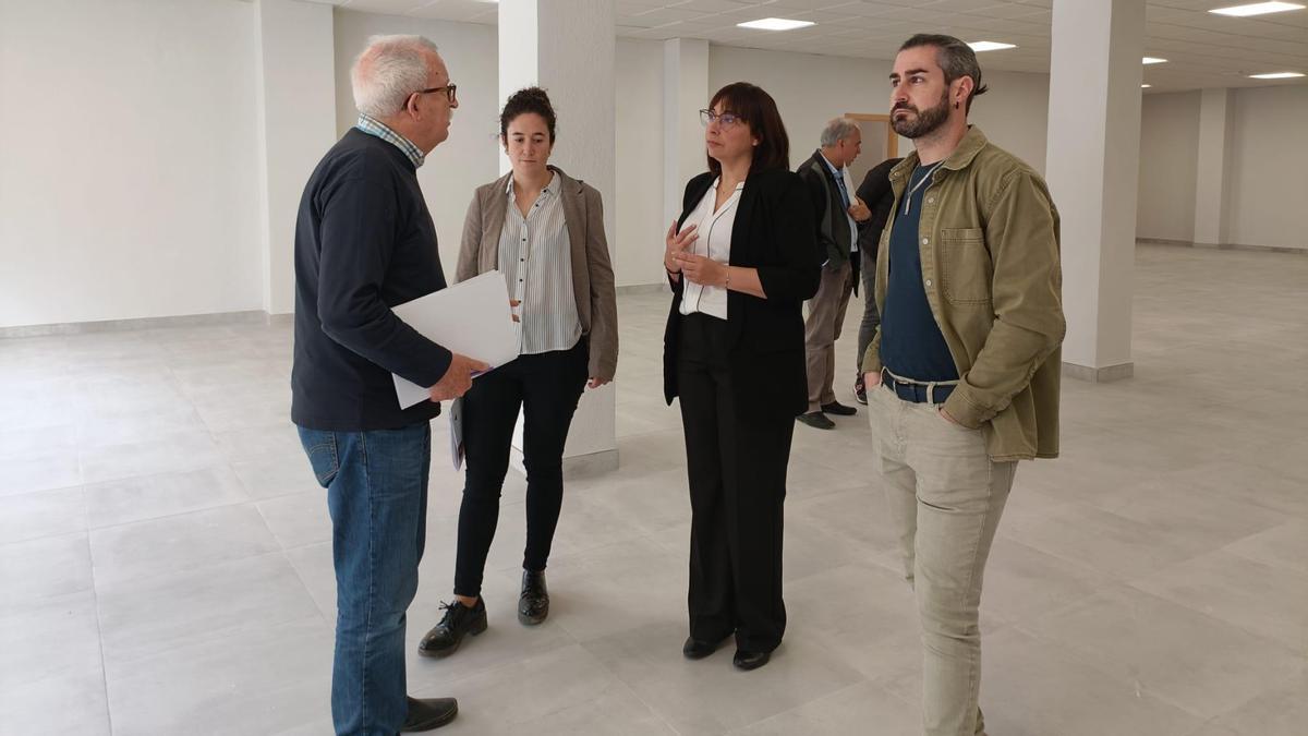 La alcaldesa Mai Castells en la recepción de las obras de la Llar de Jubilats.