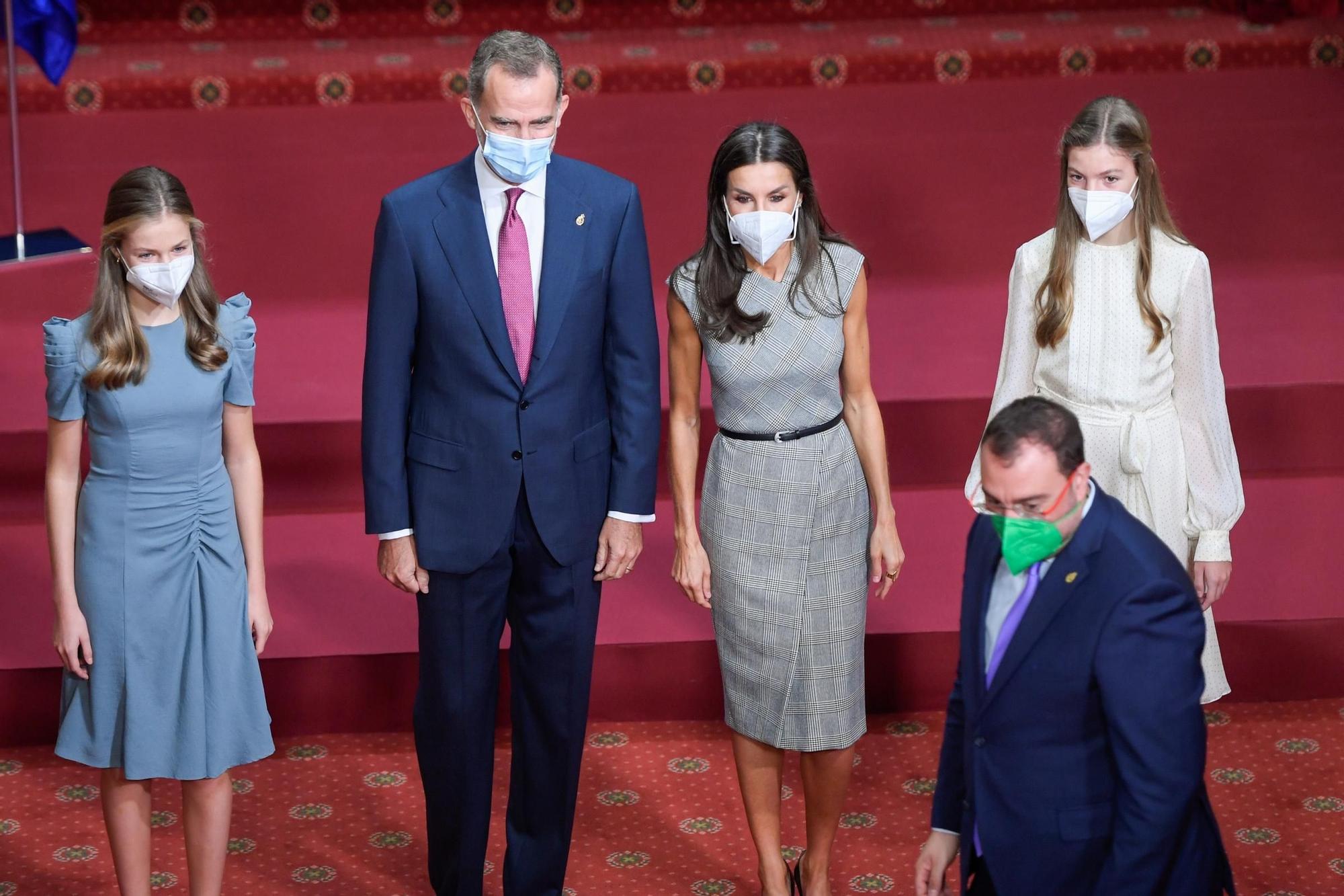 Los Reyes y sus hijas abren sus audiencias con las Medallas de Oro 2021