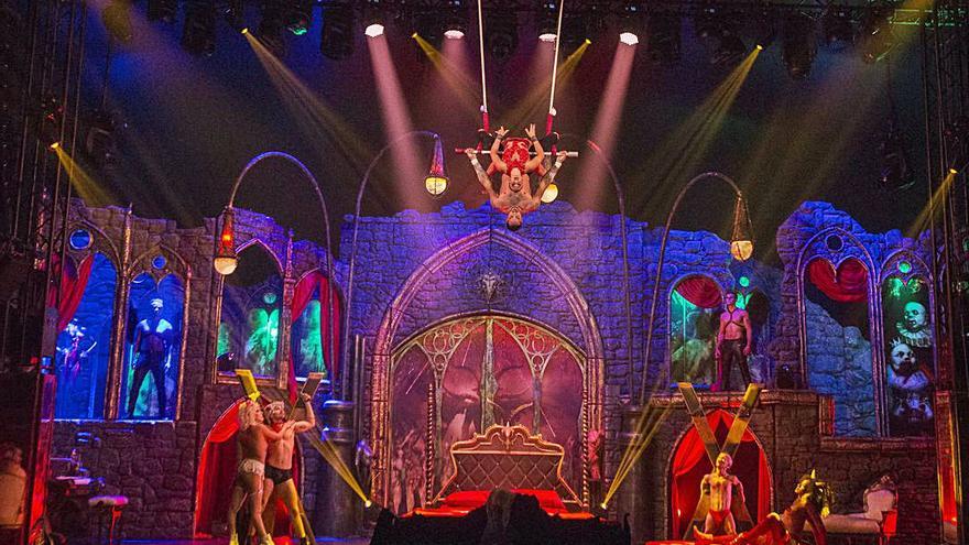 Diferentes números del espectáculo Bacanal, del Circo de los Horrores, instalado en Alicante hasta el 12 de septiembre.