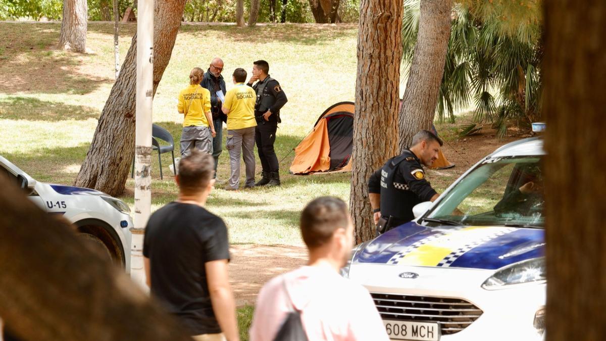 La Policía desaloja los asentamientos del Río