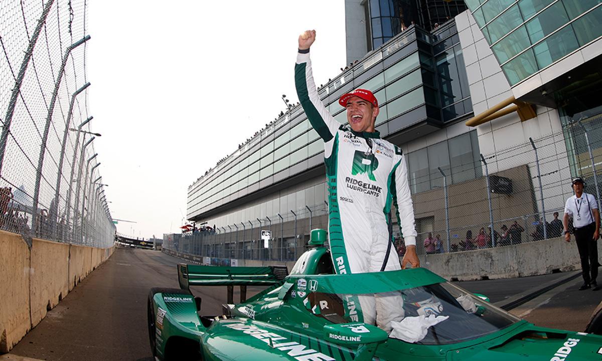 Álex Palou tras alzarse con la victoria en la carrera en Detroit 2023