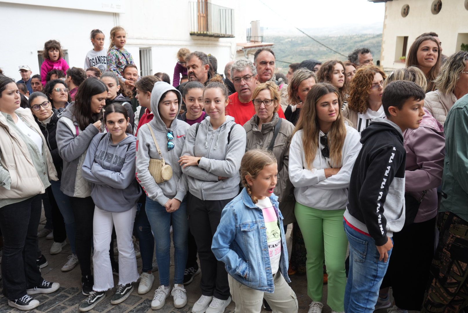 Batalla de confeti y desfile de carrozas en el Anunci de Morella