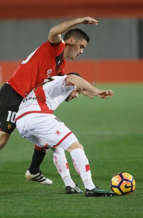 Mit dem sechsten Saisonsieg hat sich Real Mallorca erstmal wieder aus dem Tabellenkeller rausgeschossen. Der Zweitligist gewann am Sonntagabend (12.2.) im Stadion von Son Moix gegen Rayo Vallecano mit 2:1.