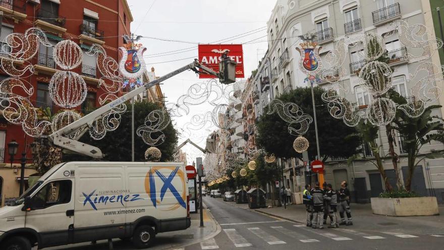 Montaje de luces en la calle Sueca