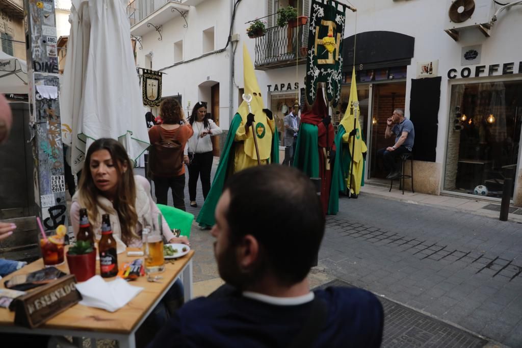 FOTOS | Semana Santa en Palma: procesión de los Estandartes