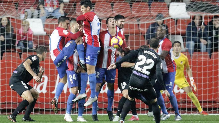 Al Málaga CF se le escapó la victoria en su última salida en los últimos segundos del partido que disputó en El Molinón.