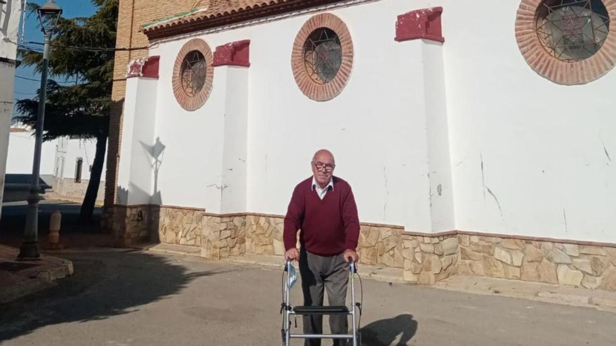 Antonio, frente a la iglesia de Humilladero. | L.O