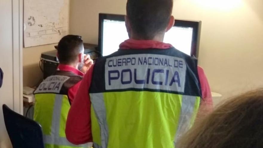 Agentes del grupo de Ciberdelincuencia de la Policía Nacional, en una imagen de archivo.