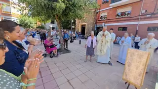 Mieres agradece a la Virgen del Carmen "el milagro de La Villa": emotivo homenaje a la principal victima de la explosión de gas
